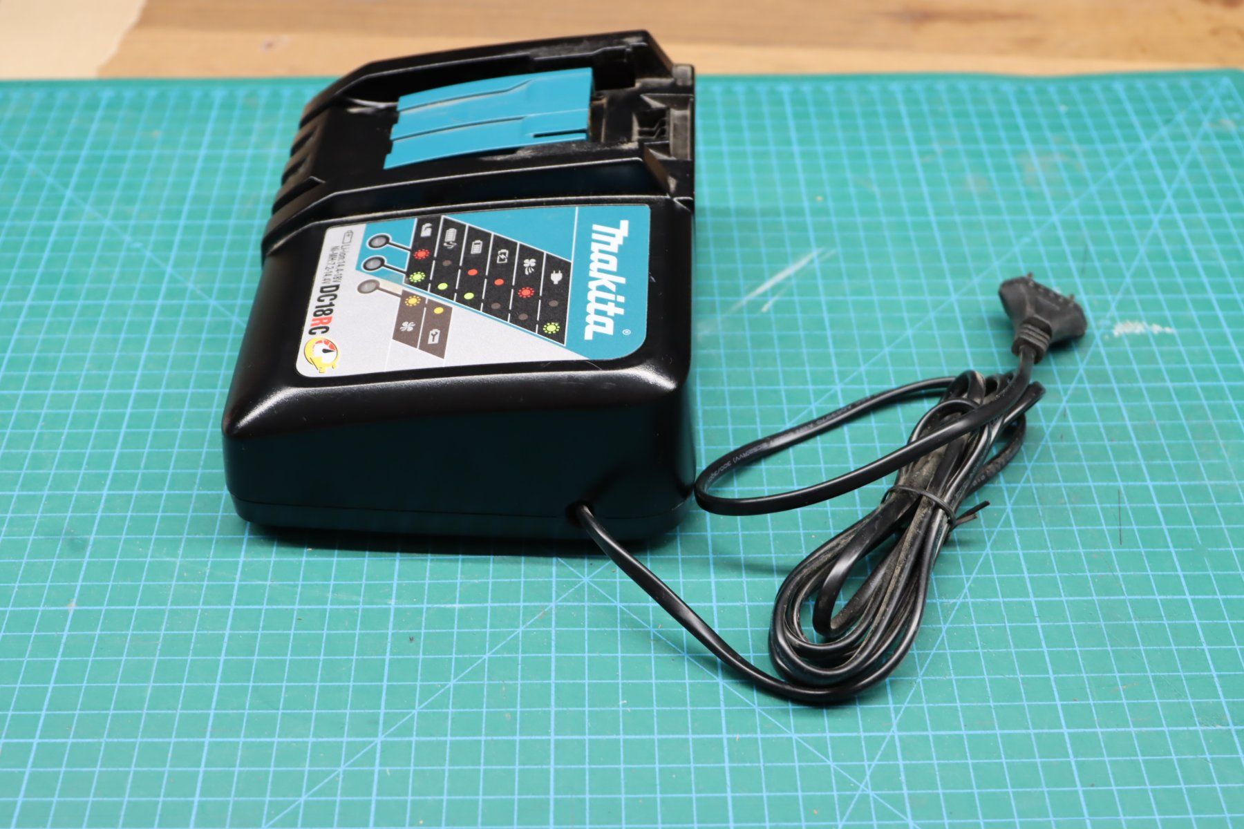 Makita Akkus & Batterien: Makita Ladegerät DC18RC – Gebraucht aus Emmetten von Super008 3