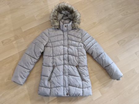 Crèmefarbene Winterjacke mit Kapuze, Grösse 170