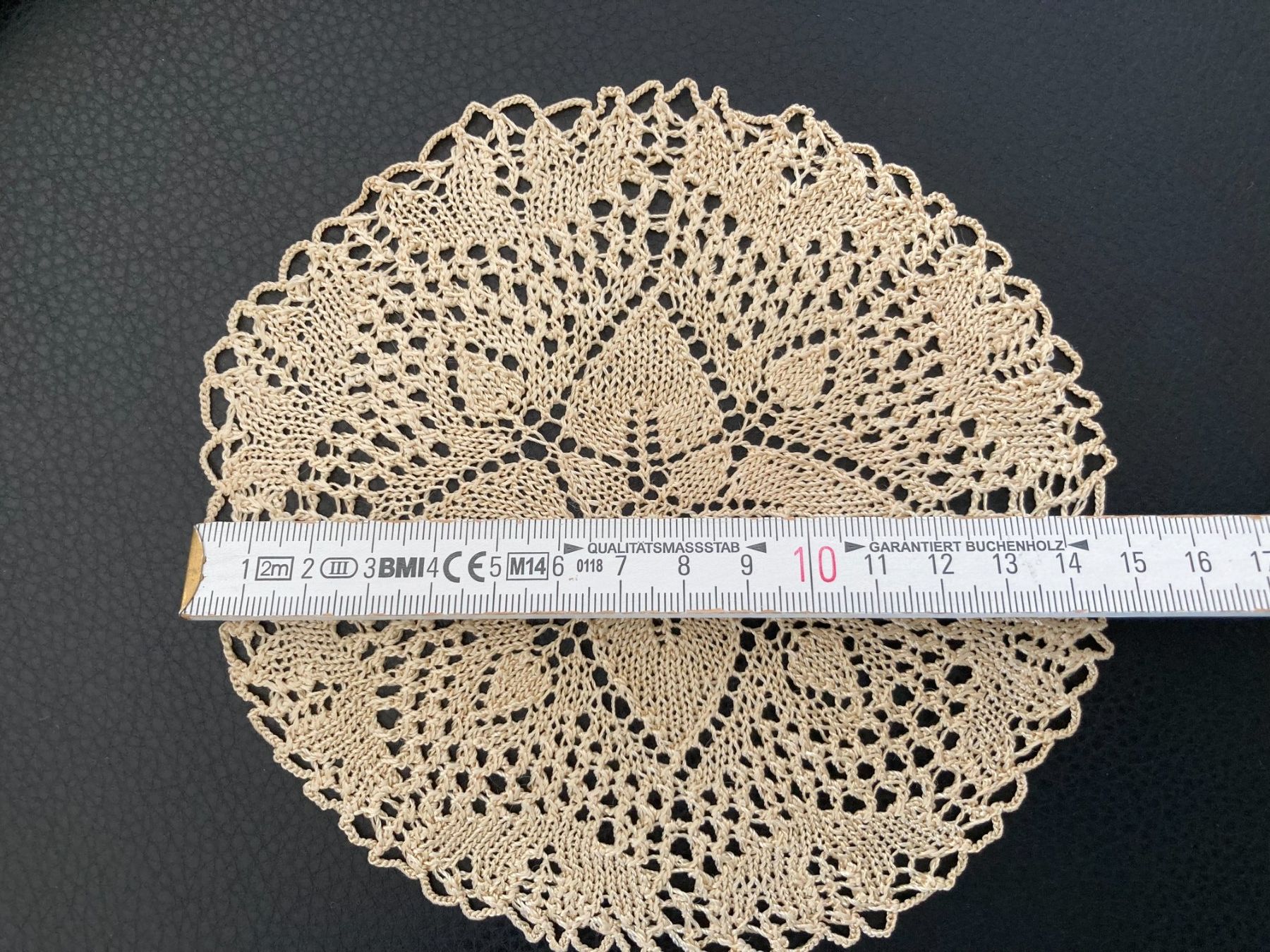 Sottobicchieri: Spitzendeckchen Handarbeit gestrickt  Farbe: Ecru / Beige – Usato da Subingen venduto da ArtBead 4