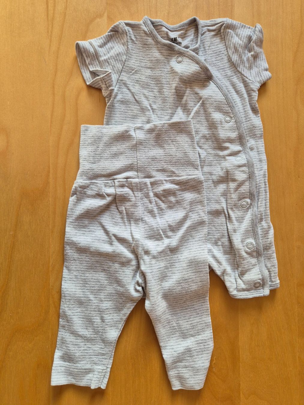 H&M Lotti & Set di vestiti: H&M Baby Set, Grösse 56, gestreift – Usato da Reinach AG venduto da scud-werfer17