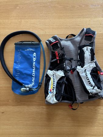 Salomon S-Lab Laufweste mit Trinkblase schwarz weiss