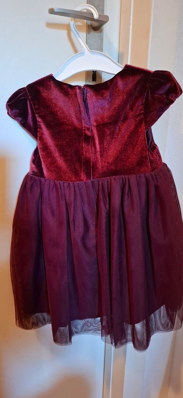 H&M Kleider & Röcke: Robe bordeau en velours H&M, bébé taille 92 – Gebraucht aus Lausanne von GeoTrouvetou1952 1