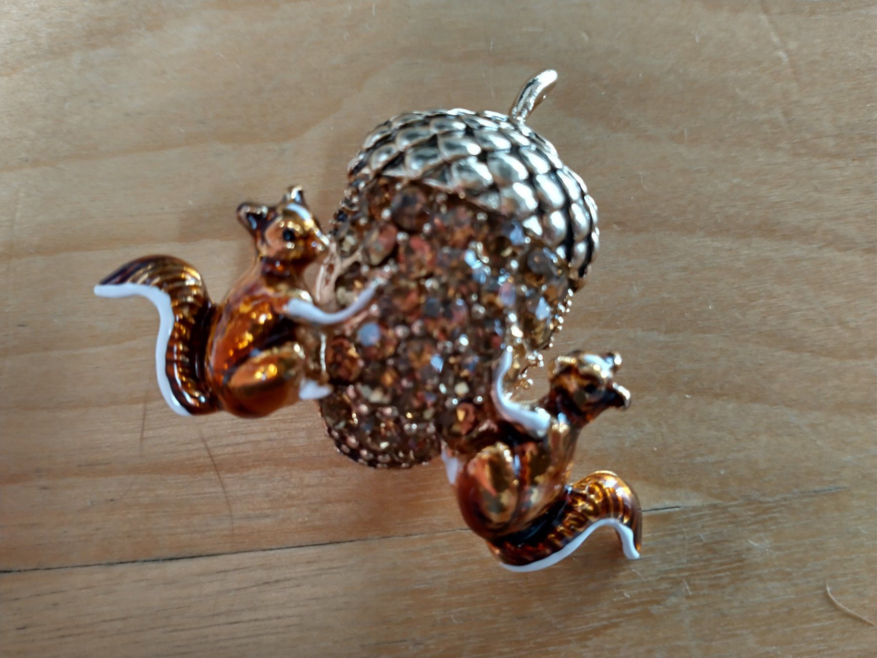 Broschen & Nadeln: Eichhörnchen Brosche mit Eichel, Vintage Stil – Neu (gemäss Beschreibung) aus Löhningen von Chimae67 3