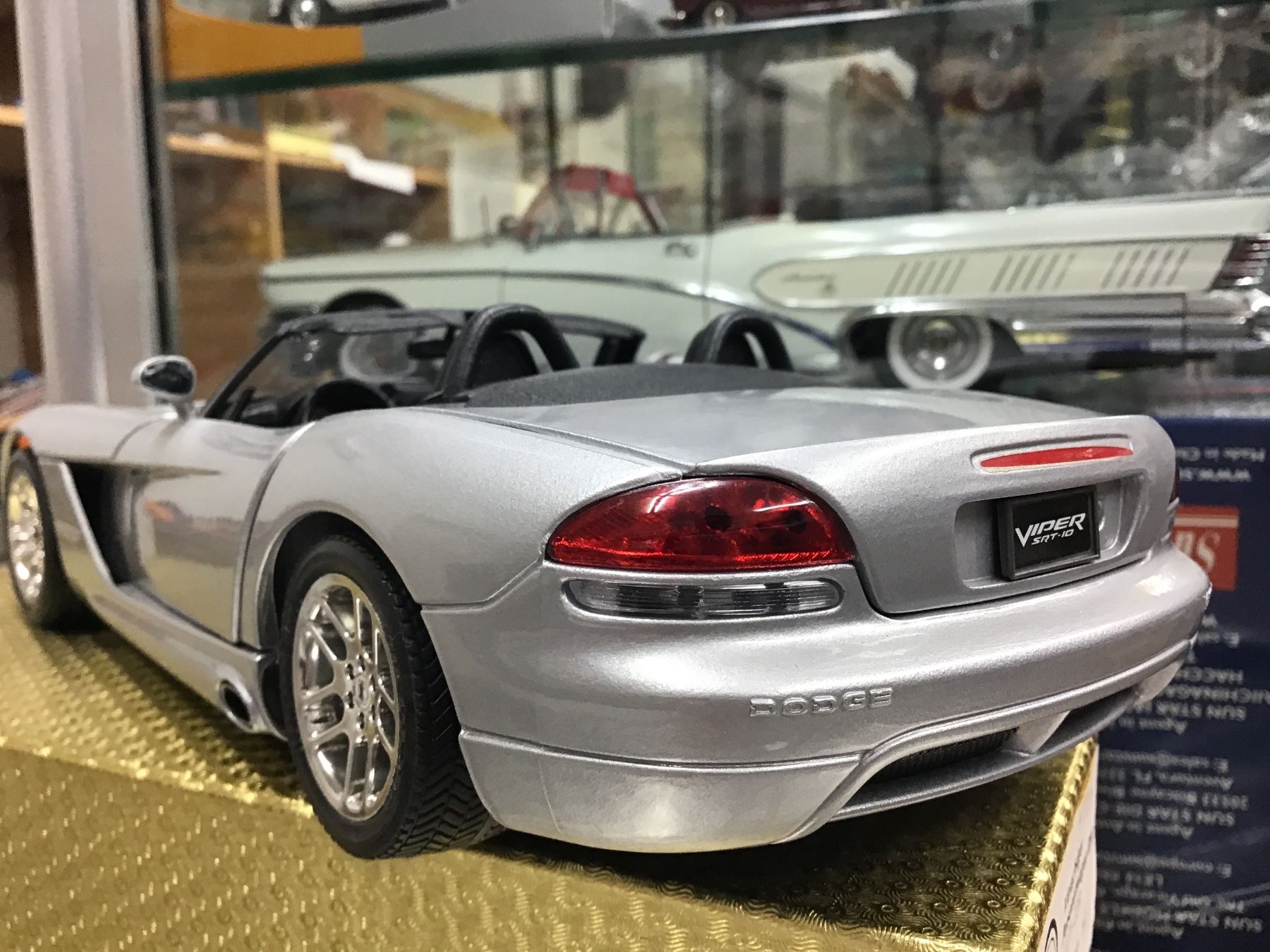 Dodge Modellautos: Dodge Viper SRT-10 Cabriolet, Silber, Modellauto, 1:18 – Gebraucht aus Männedorf von Spezial-Modelle 2