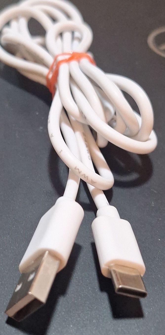 Câbles: Câble USB vers USB-C blanc  – D'occasion à Tannay par v1n1p00h