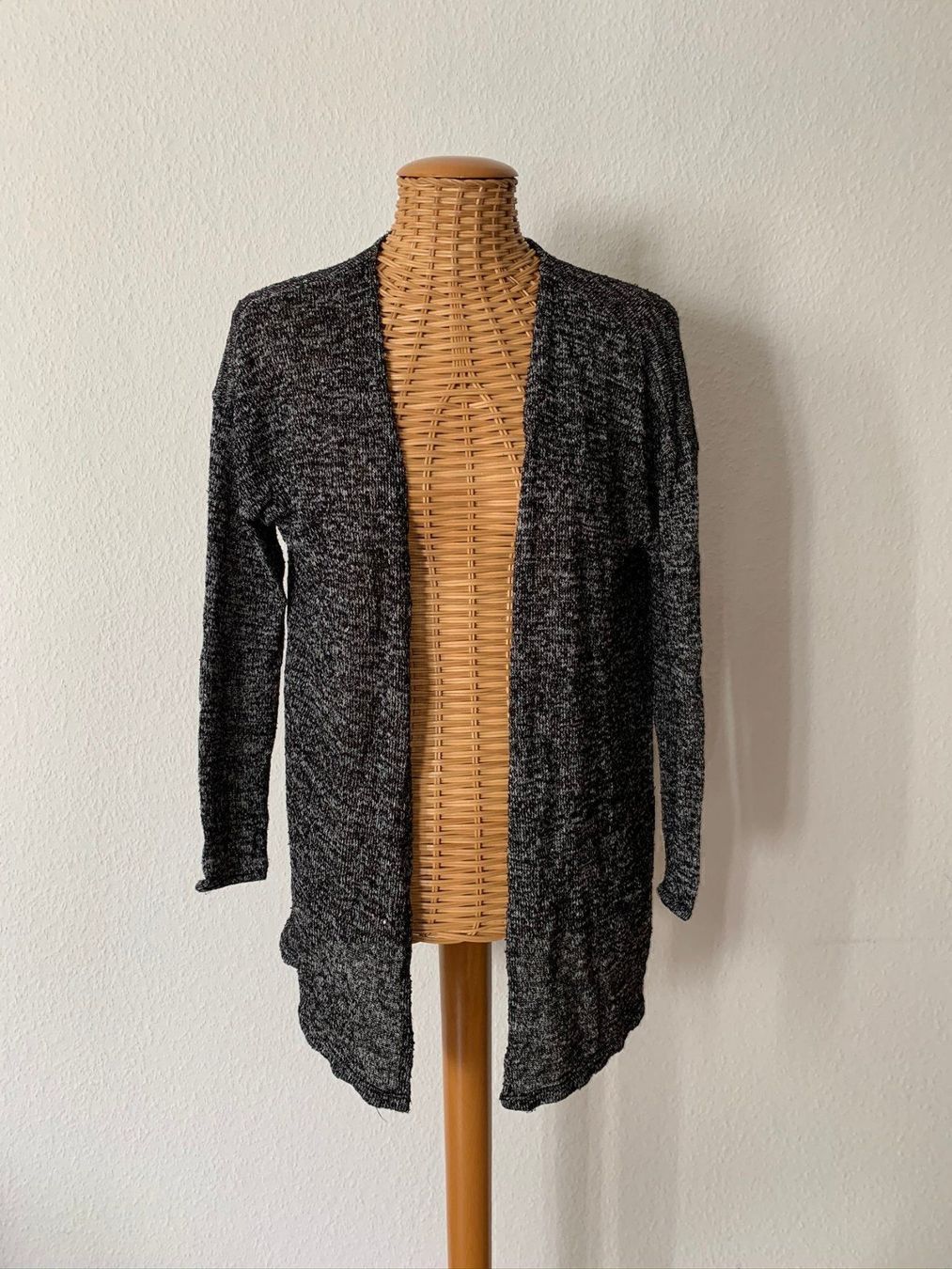 H&M Jacken: Strickjacke schwarz-weiss - XS – Gebraucht aus Zürich von Diazaio