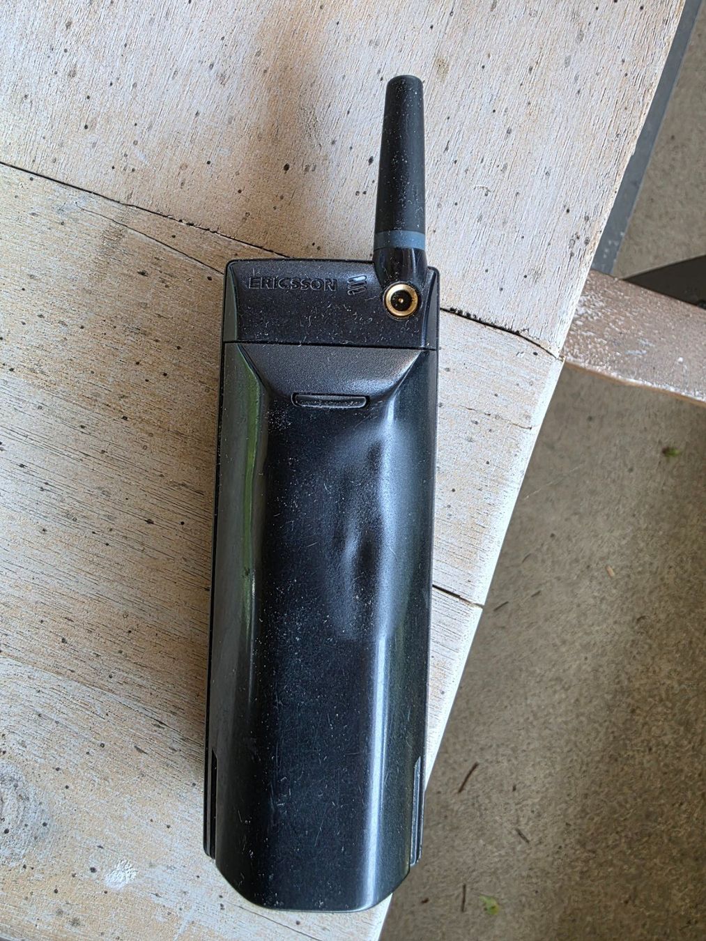 Ericsson Telefoni cellulari / Smartphones: Vintage Ericsson A1018s mit Auto Einbau Satz – Usato da Walterswil BE venduto da Lonitti 5