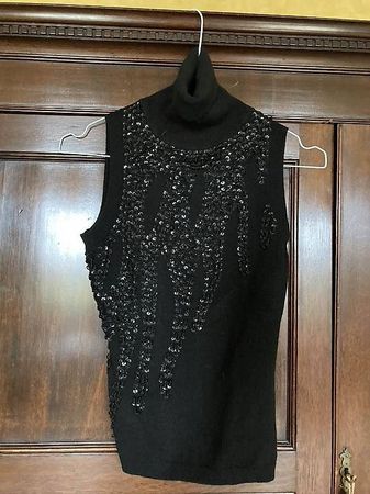 Top noir brodé perles et sequins