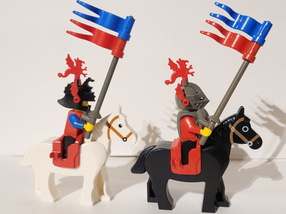2x Chevaliers Lego Castle Vintage Dragon + Drapeaux. Top ! 2