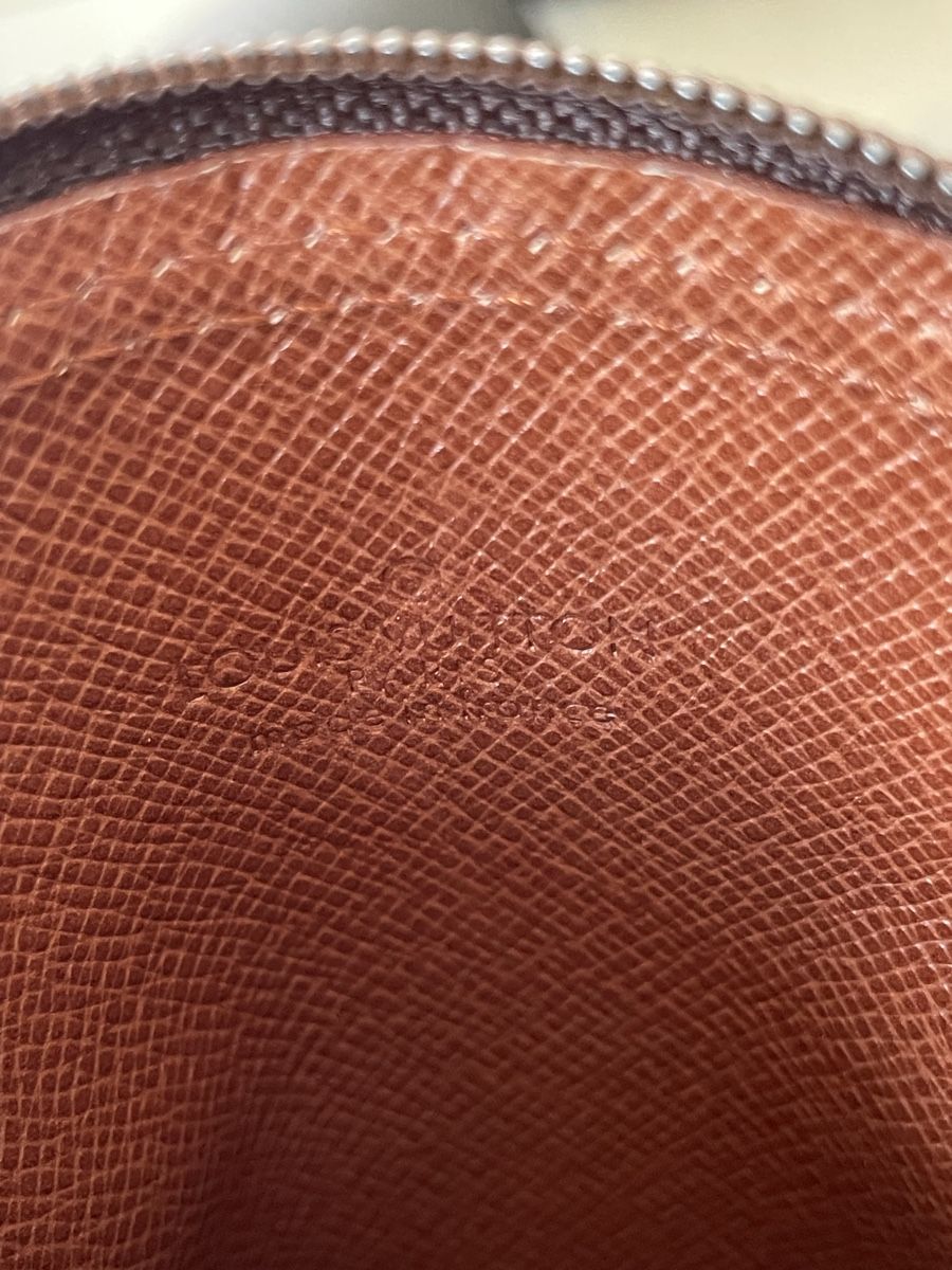 Louis Vuitton Borse da donna: Louis Vuitton Monogram Pochette Secret Passport Holder – Usato da Richterswil venduto da Prangins9 5