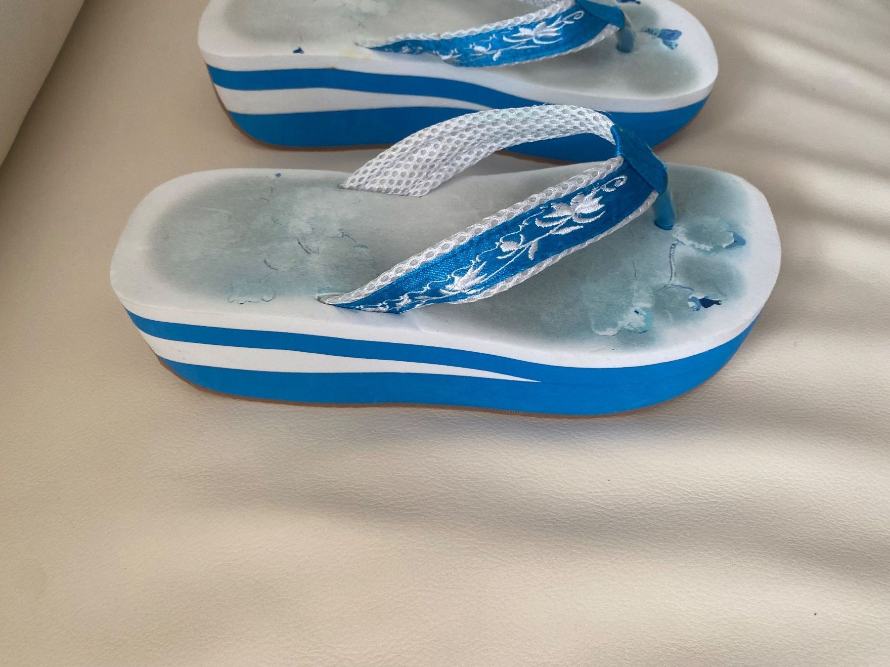 Scarpe da donna: SUMMERTIME - stylische Flip-Flops, blau/weiss, 39 – Usato da Winkel venduto da ferrari2022 2