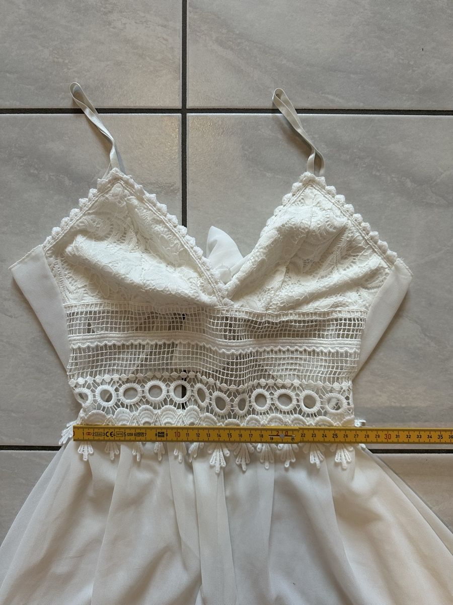 Tute: Kurzer weisser Jumpsuit mit Spitze, Grösse S – Usato da Hergiswil NW venduto da kaufe_at_kaufmann 6