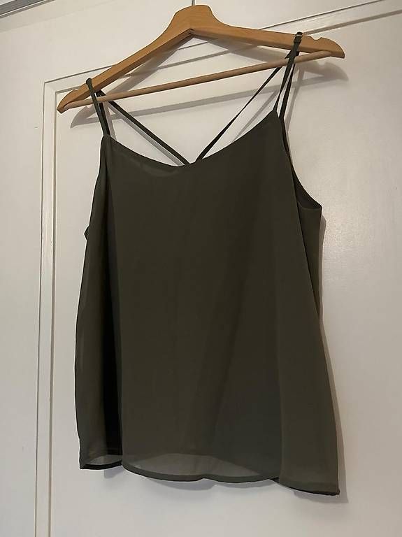 Top: Haut kaki Only - Taille 36 – Usato da Les Acacias venduto da DeborahK03