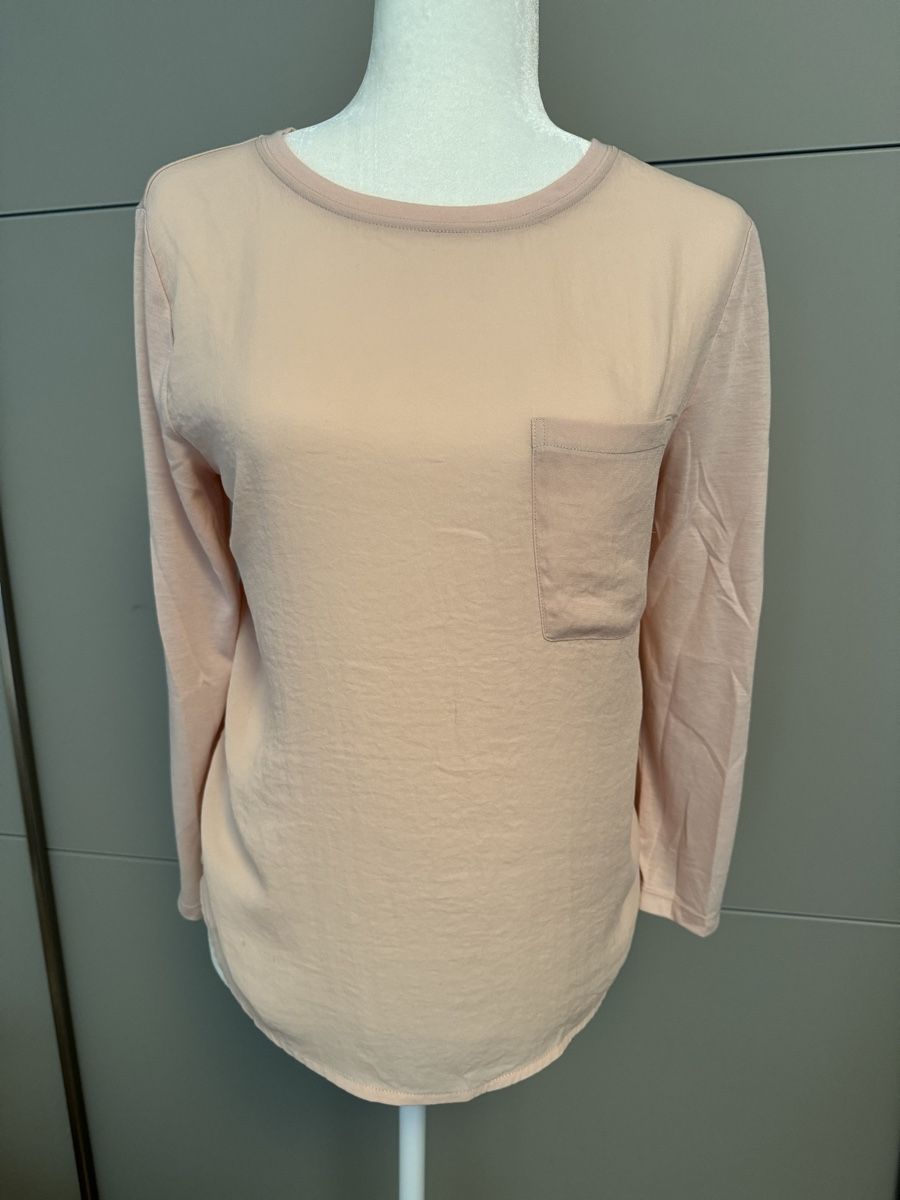 H&M T-Shirts: Pink Longsleeve Shirt with Pocket (Polyester) – Gebraucht aus Vesenaz von nat_mq8l