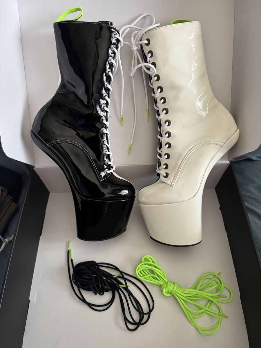 Scarpe da uomo: BADAss Enamel Black & White Heelless-Heels – Nuovo e nell'imballaggio originale da Frauenfeld venduto da sternstrid