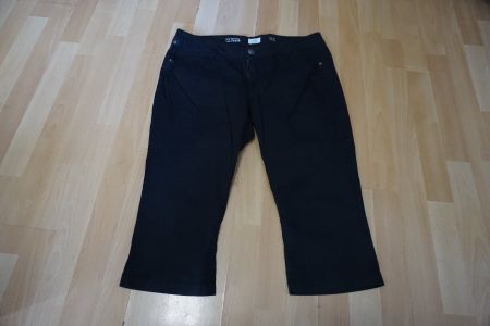 Schwarze Sommerhose, Grösse 42, 3/4 lang