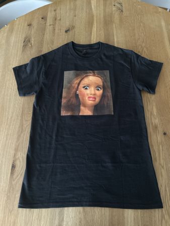 T-Shirt Schwarz S Disgusted Barbie