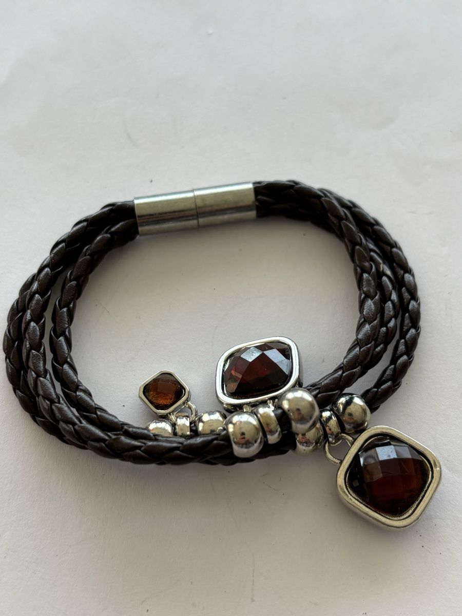 Bracciali & Braccialetti: Modeschmuck Armreif in Lederoptik mit roten Steinen. – Usato da Langnau am Albis venduto da flusspflege 1