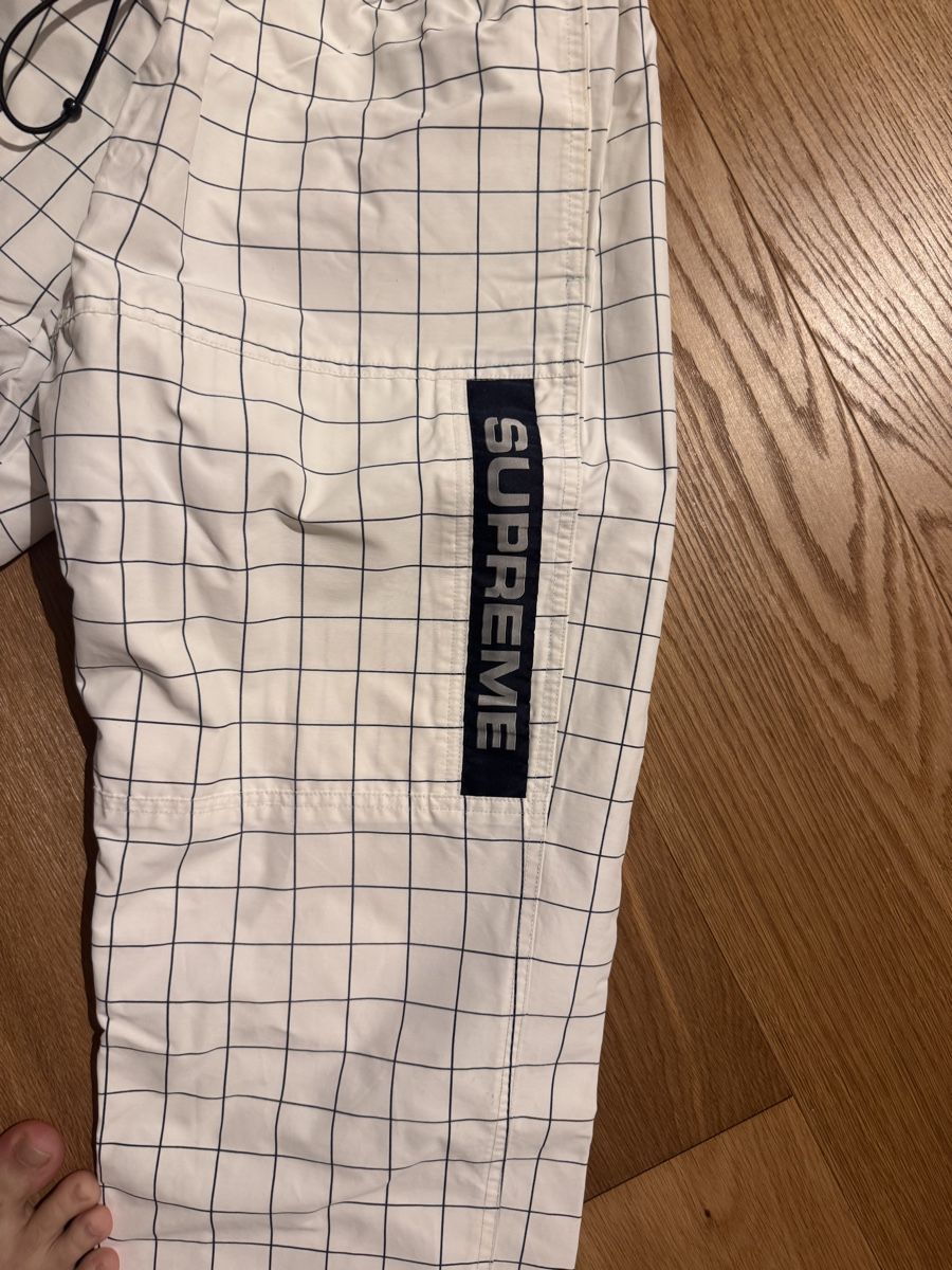Supreme Pantaloni: Pantalon Supreme - Taille S/M  – Usato da Le Mont-sur-Lausanne venduto da nat_kt2b 1