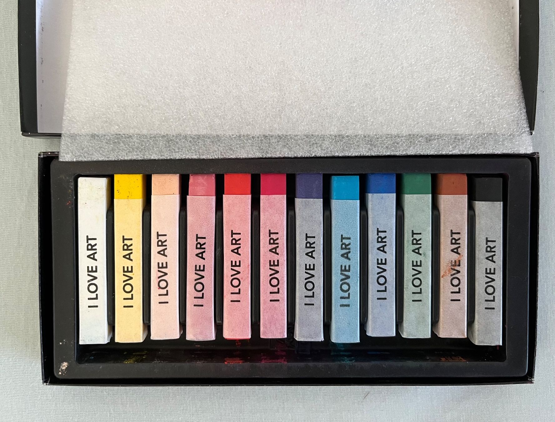 Matite, matite colorate & gessi: Set de 12 pastels secs – Nuovo e nell'imballaggio originale da Le Crêt-p-Semsales venduto da staglione69 2