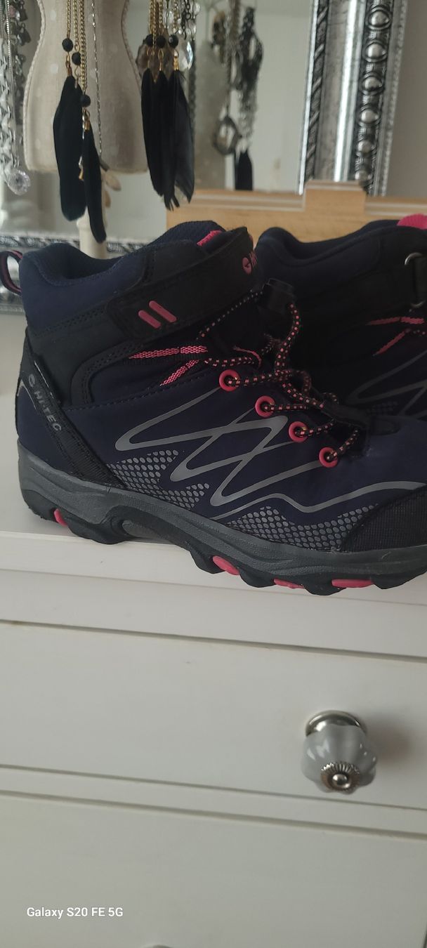 Hi-Tec Schuhe für Mädchen: Wanderschuhe Hi-tec Gr.33 – Gebraucht aus Oberaach von Svea11 3