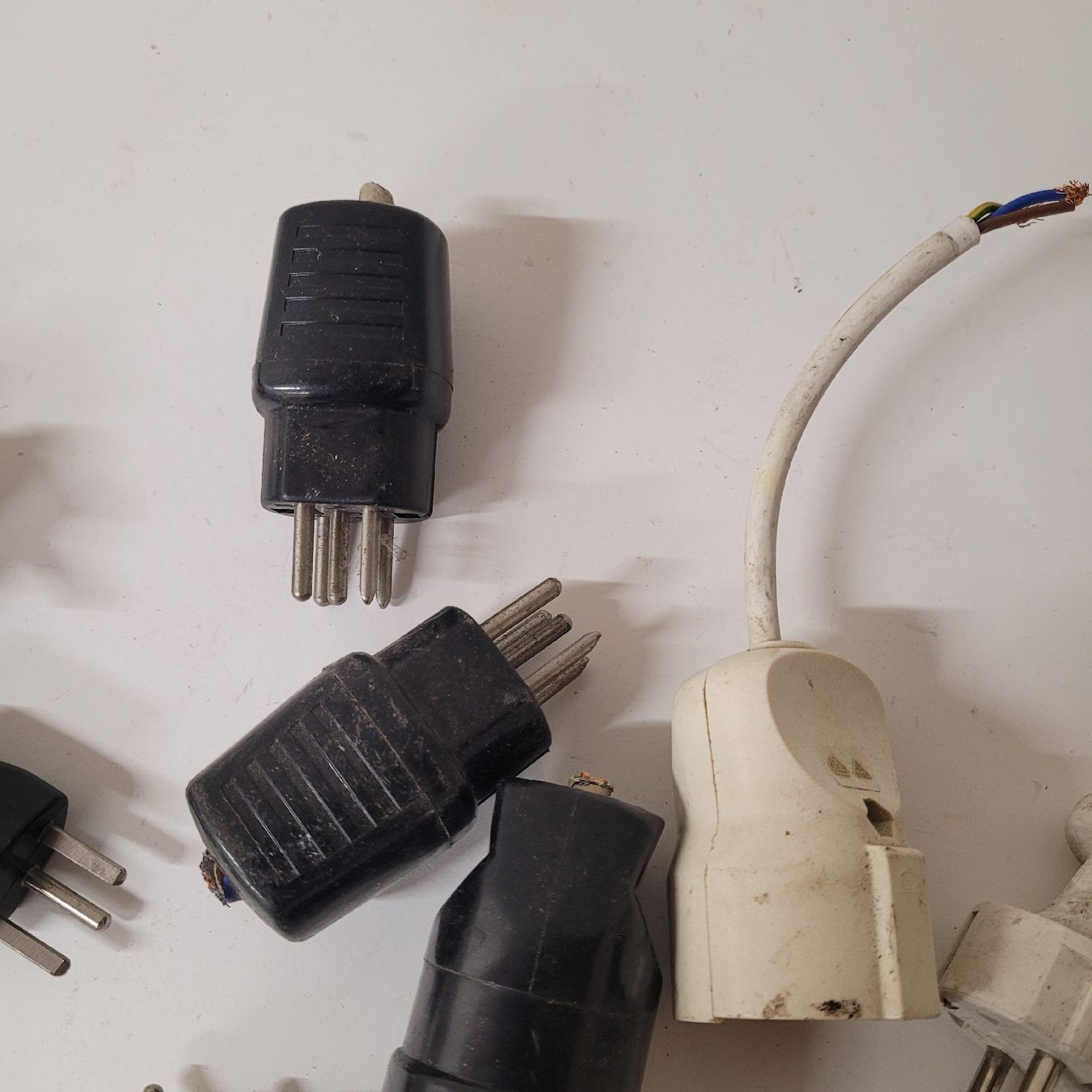 Spine: diverse alte stecker altes elektromaterial – Usato da Reichenburg venduto da AK_78 2