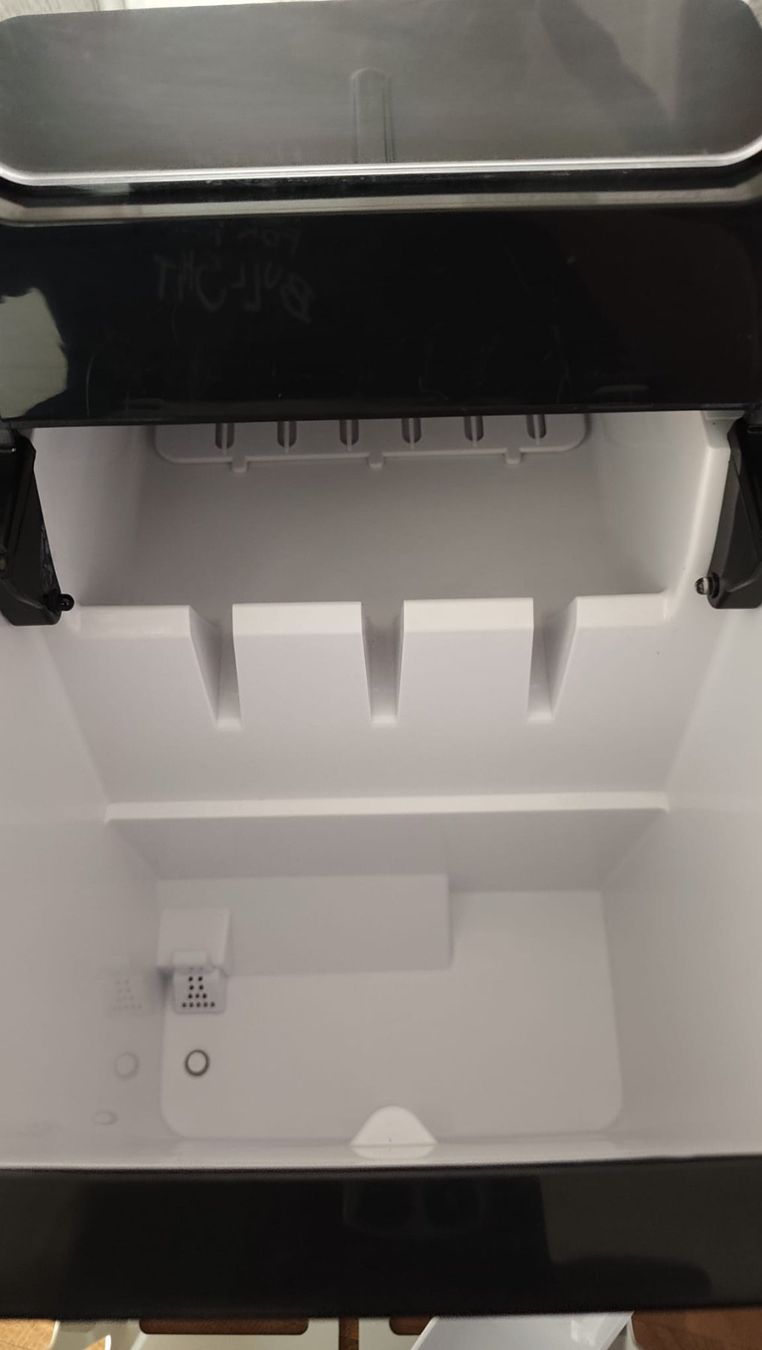 Appareils de cuisine: UNOLD Eiswürfelbereiter "Cube" Modellnummer 48945 – D'occasion à Rorschach par tt1703 1