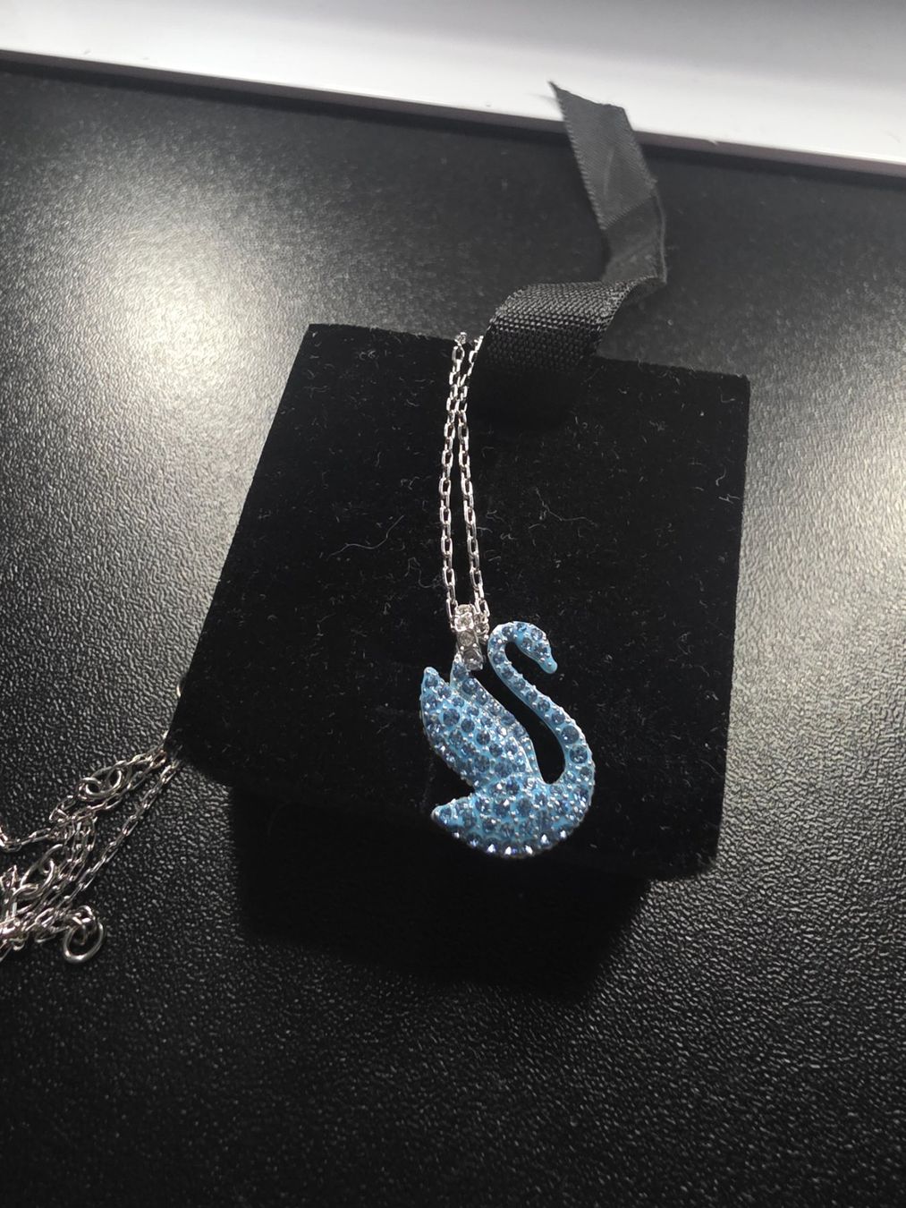Swarovski Catenine: Swarovski Necklace Swan – Usato da Bern venduto da lea_6xll