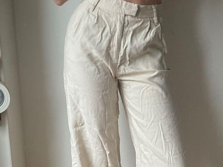 Bershka Stoffhose Cremefarbe Gr. 34 Wide Leg