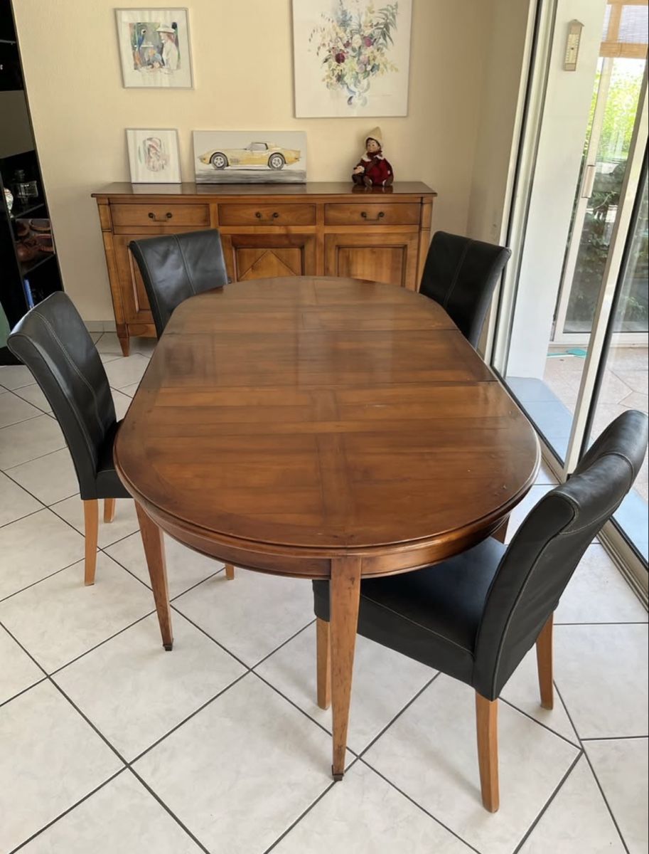 Set de table et chaises: Table à manger + Chaises  – D'occasion à Nyon par ins_b7yl