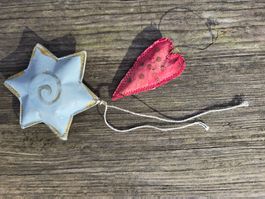 Handgemachte Weihnachtsdeko: Stern und Herz Anhänger Set