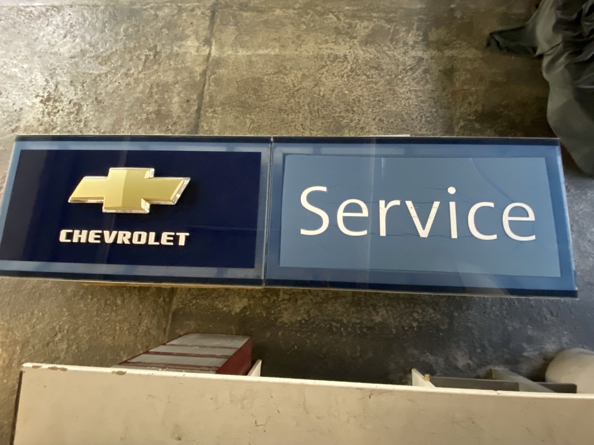 Chevrolet Schilder: Leuchtreklame Chevrolet Service – Gebraucht aus Hägglingen von Karin0802