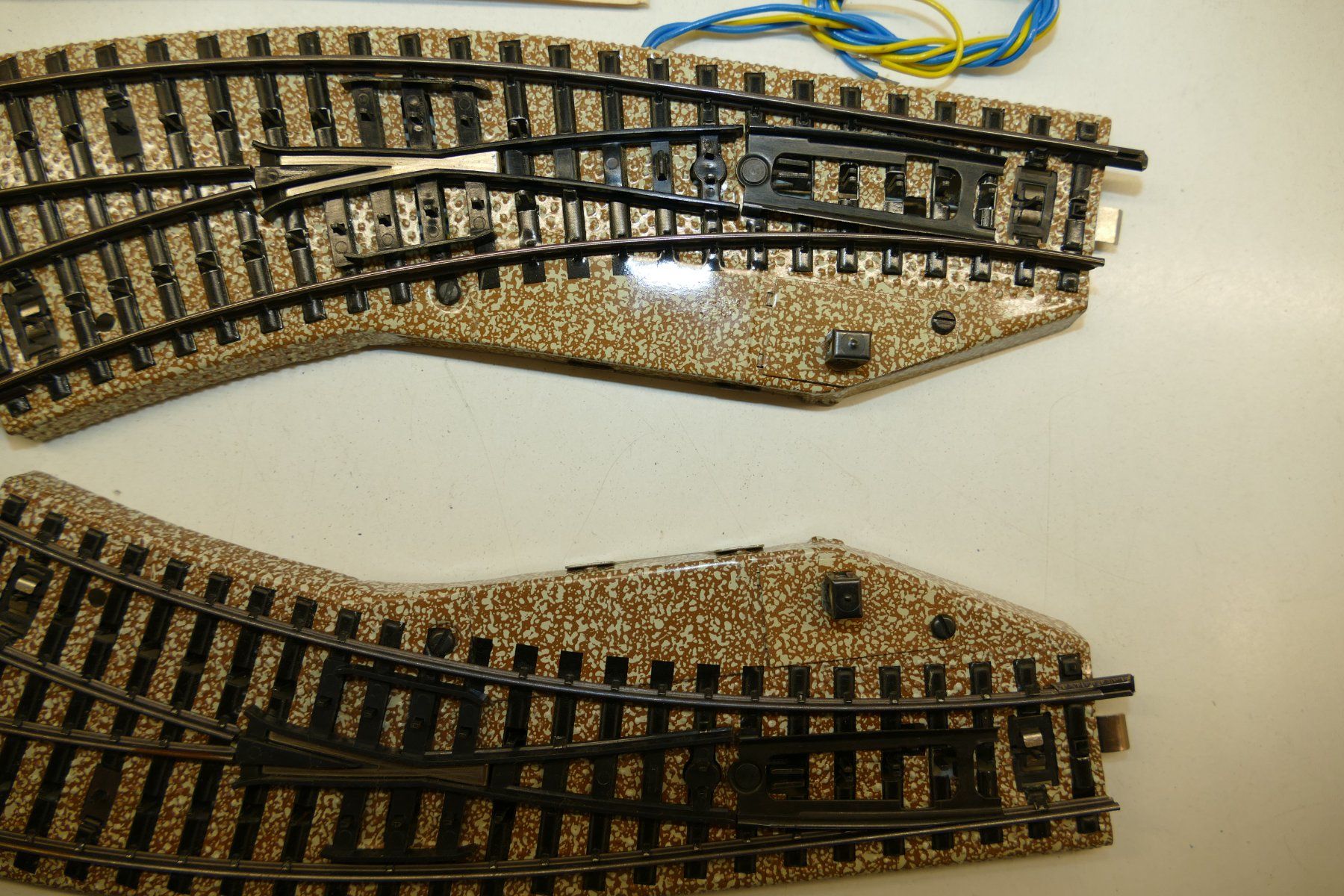 Märklin Modelleisenbahnen: Märklin H0: M-Bogenweichenpaar Einheit 3 – Gebraucht aus Niederhasli von rail-duerst 3