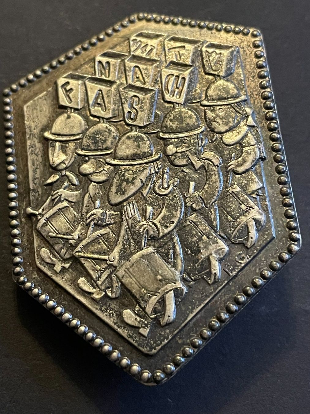 Placchette & Badge: Basler Fasnachtsplakette Silber 1947 – Usato da Aarburg venduto da glaibasel57