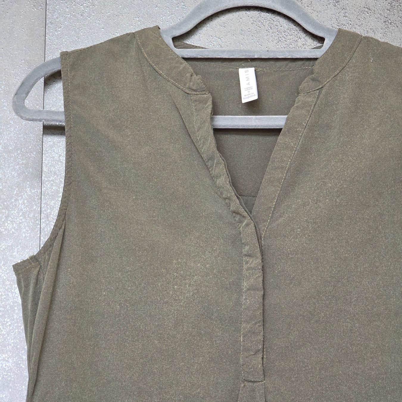 Top: 🐸 AMISU TOP / BLUSE S OLIV – Usato da Môtier (Vully) venduto da Frogs 4