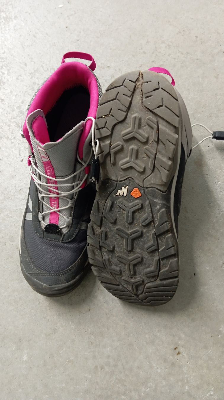 Decathlon Scarpe per ragazzi: Wanderschuhe Kinder Grösse 39 – Usato da Zug venduto da gingerale30 1