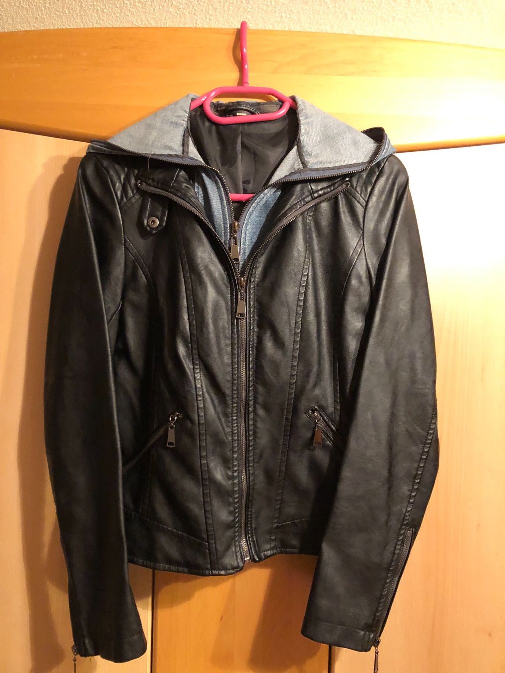 Giacche: Kunstlederjacke mit Jeans, Gr. S – Usato da Kriessern venduto da c_n1