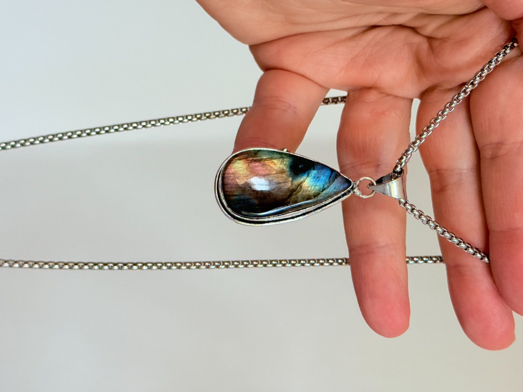 Ketten: Collier avec pendentif Labradorite – Neu und originalverpackt aus Genève von AWWA 8
