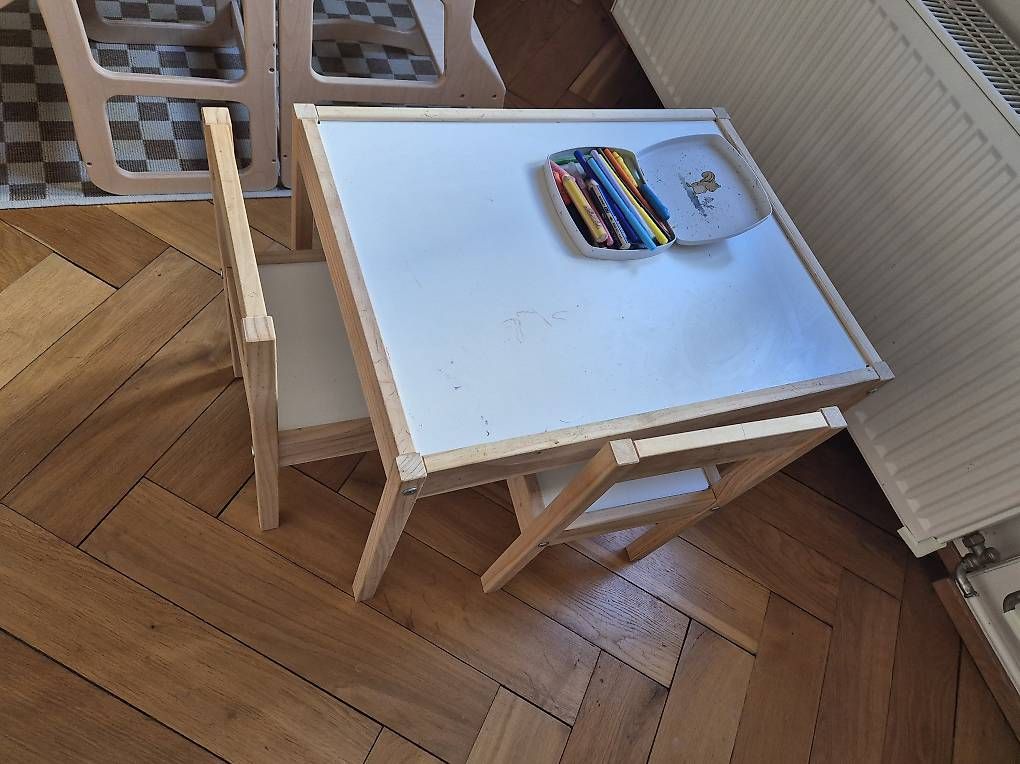 Stühle: Maltisch Kleinkinder  + 2 Stühle – Gebraucht aus Basel von jul_hr8h 2