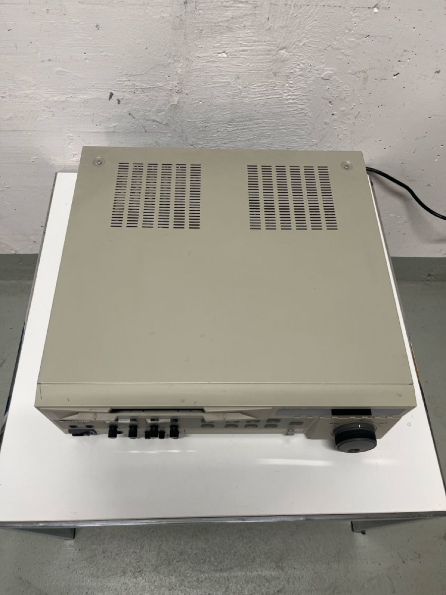Panasonic Registratori: Videorecorder Panasonic AG-7350-E S-VHS Profi-Gerät – Usato da Dettighofen venduto da Moshop 4