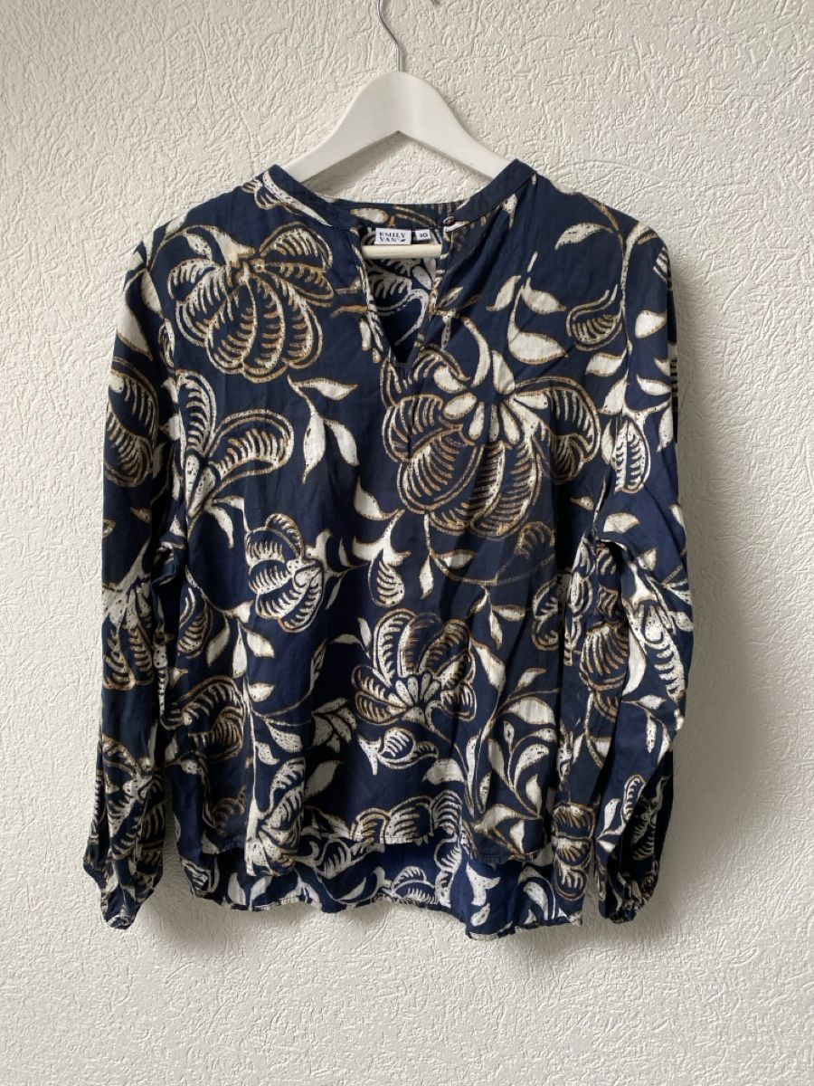 Emily van den Bergh Camicette: Emily Van Den Bergh Bluse  Gr 40 Blaugold Blätterprint  – Usato da Homberg b. Thun venduto da Homata