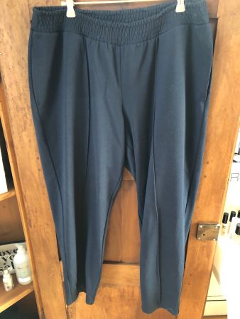 Damen Hose dunkelblau mit Gummibund gebraucht Zustand