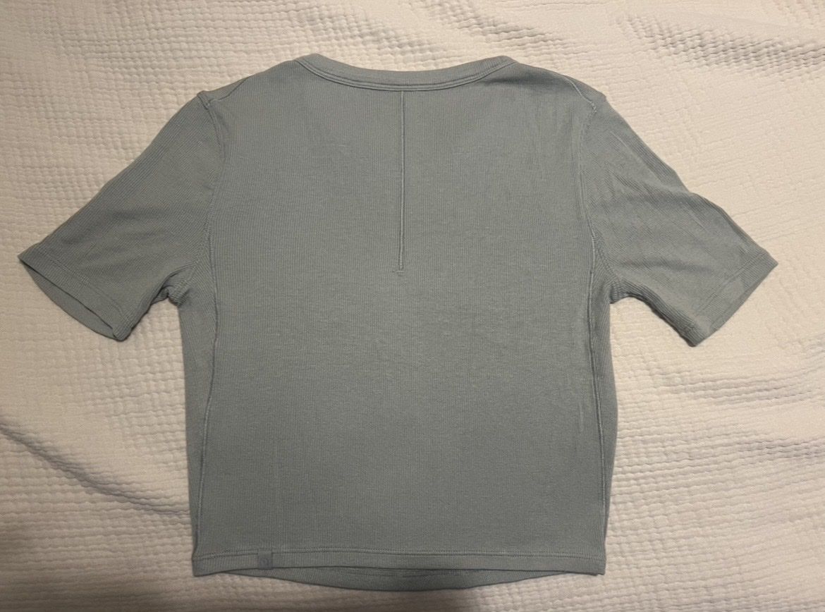 Lululemon Top: Croptop Lululemon XS – Nuovo (secondo la descrizione) da Münchenbuchsee venduto da CoRa_93 1