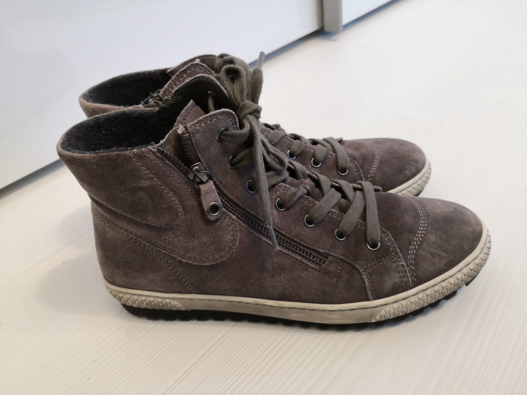 Gabor Scarpe da donna: 🤩GABOR SNEAKER WILDLEDER GRAU – Usato da Olten venduto da Naja-Twins-Twins 2