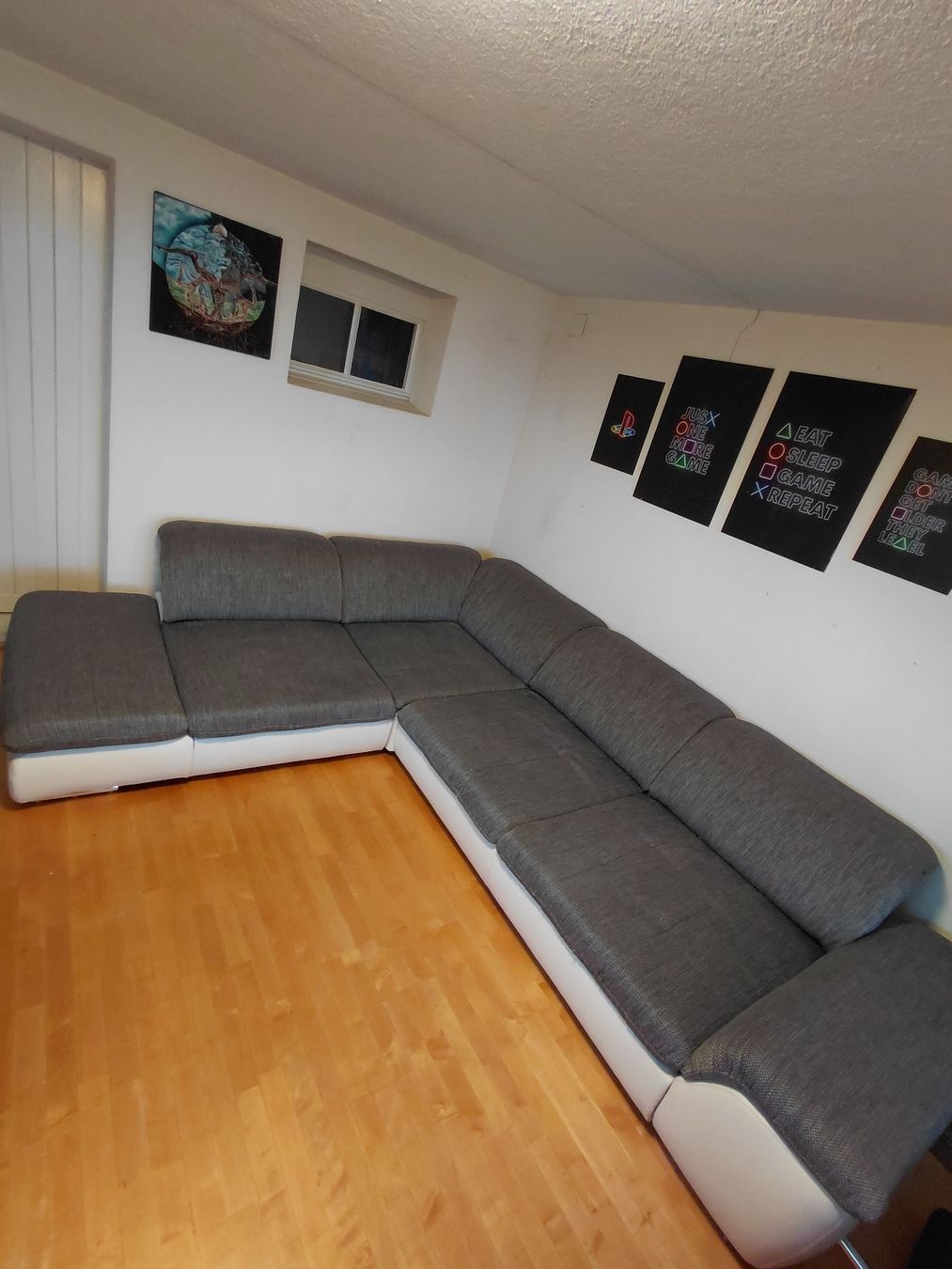 Divani: Grosse Eckcouch mit Schlaffunktion und Stauraum, Grau – Usato da Wolfhalden venduto da sar_66kt