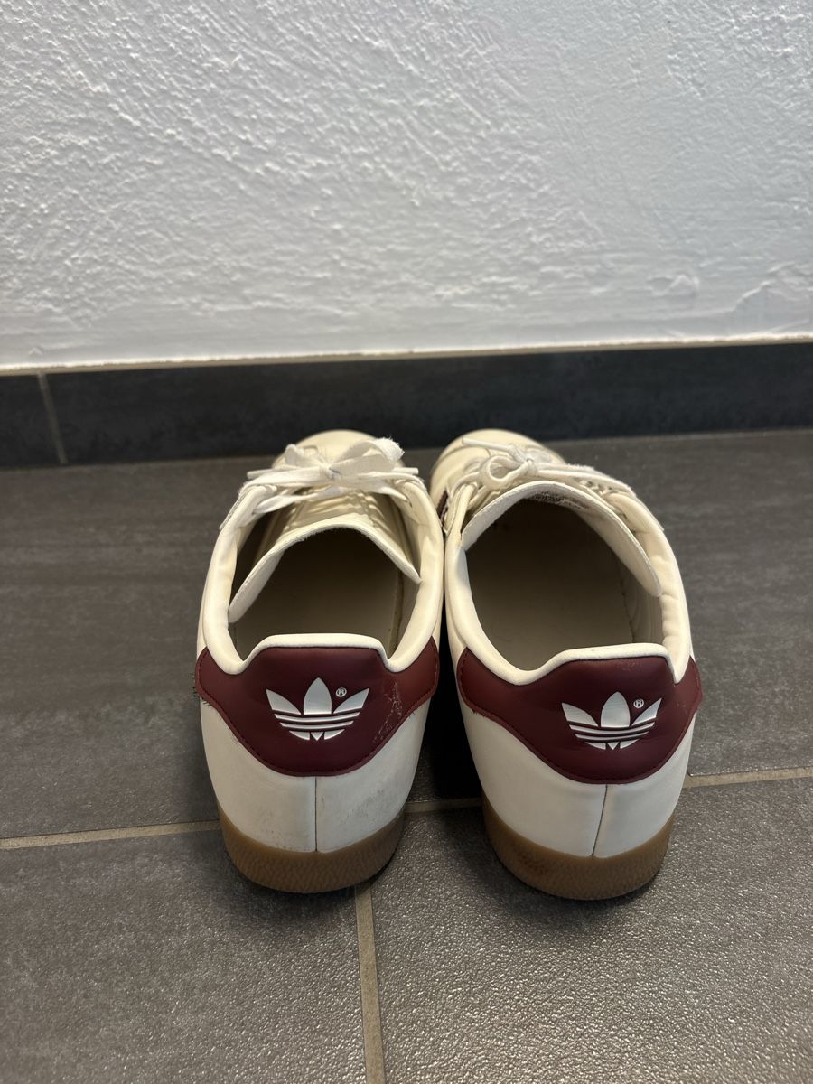 Adidas Scarpe da uomo: Adidas Gazelle 45 1/3 cloud white/ shadow red – Usato da Rümlang venduto da svent 1