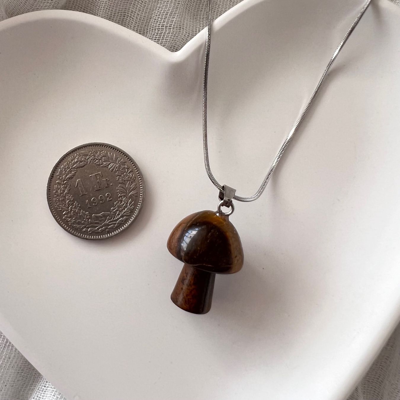 Ciondoli: Pendentif champignon en oeil de tigre – Nuovo e nell'imballaggio originale da Pully venduto da sunaddict 1