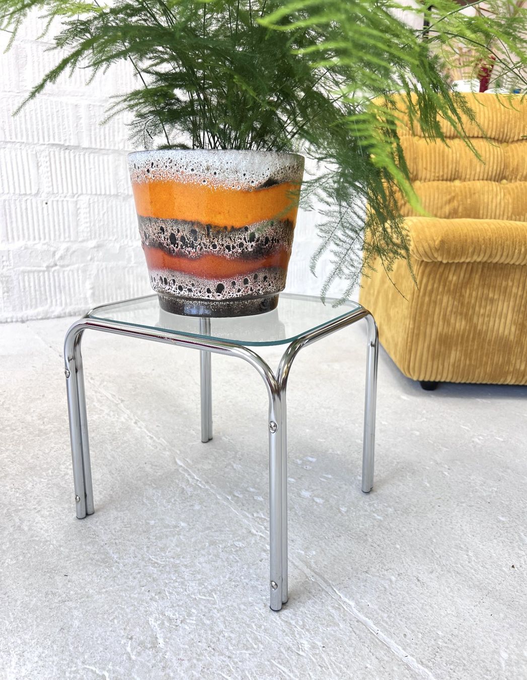 Tische: Vintage Tisch - Blumentisch – Gebraucht aus Walzenhausen von stilvollwohnen