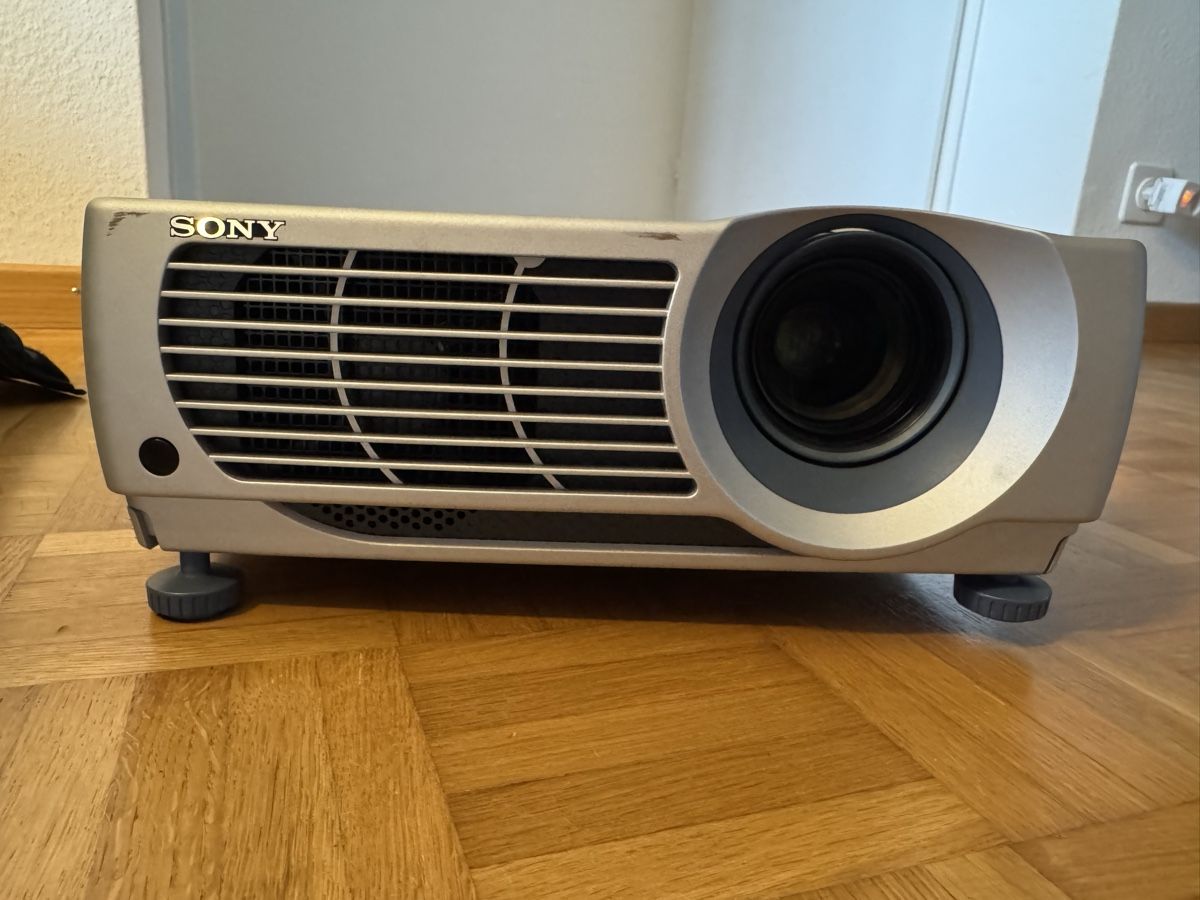 Sony Proiettori: Sony Beamer VPL-PX11 – Usato da Luzern venduto da MsArcal 2