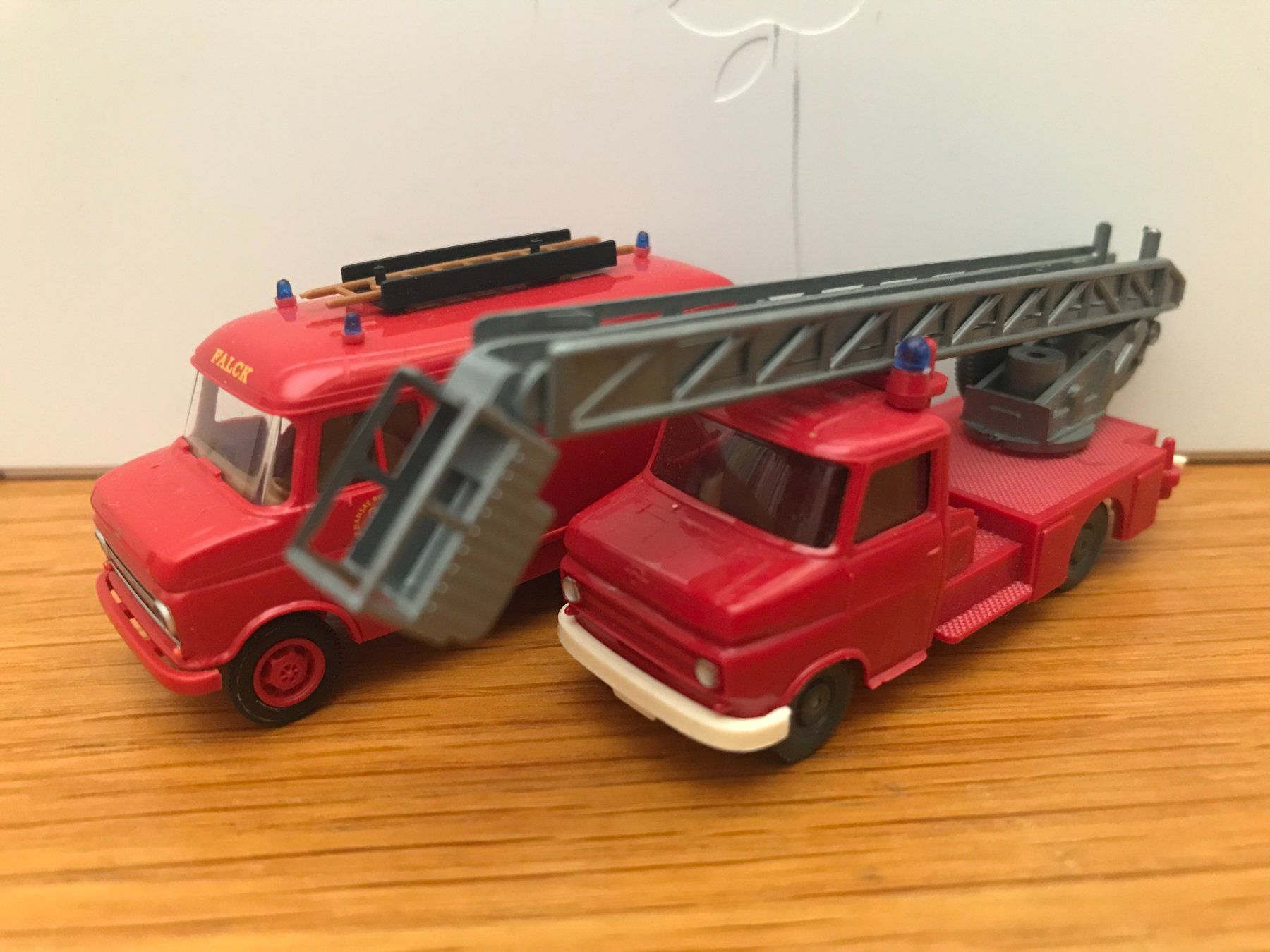 Modellini d'auto: 2x Opel LKW Feuerwehr – Usato da Luzern venduto da mey_s13